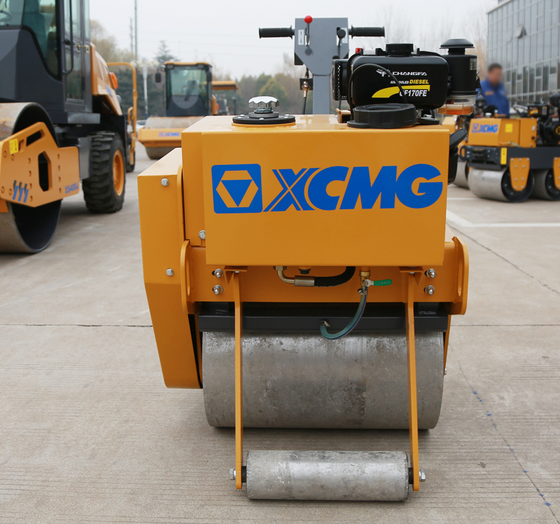Ручной одновальцовый каток XCMG XMR030