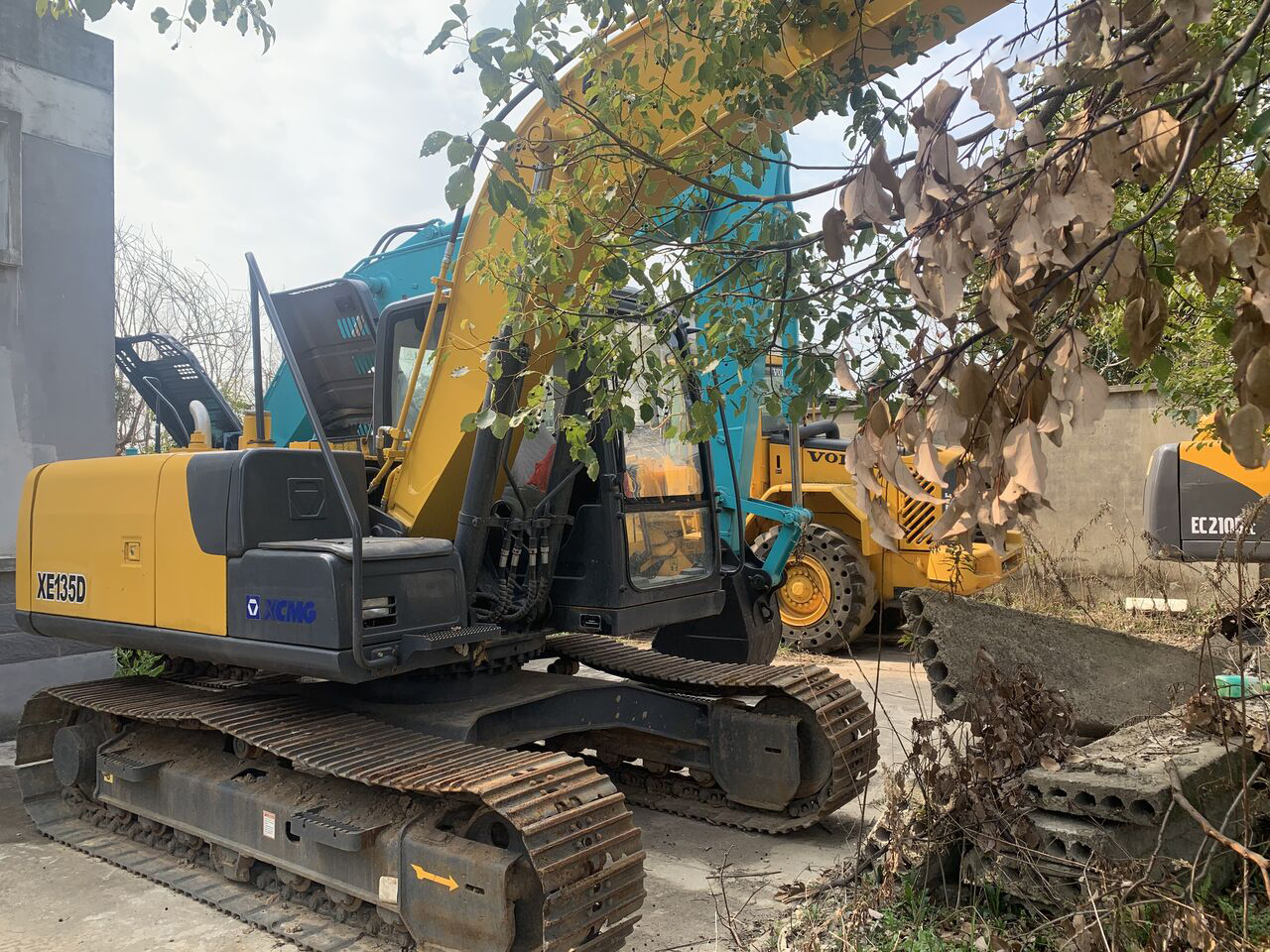 Гусеничный экскаватор XCMG XE135D