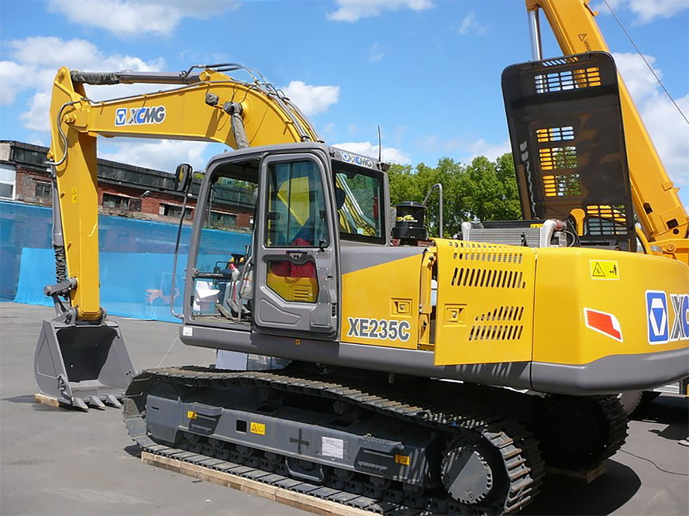 Гусеничный экскаватор XCMG XE235C