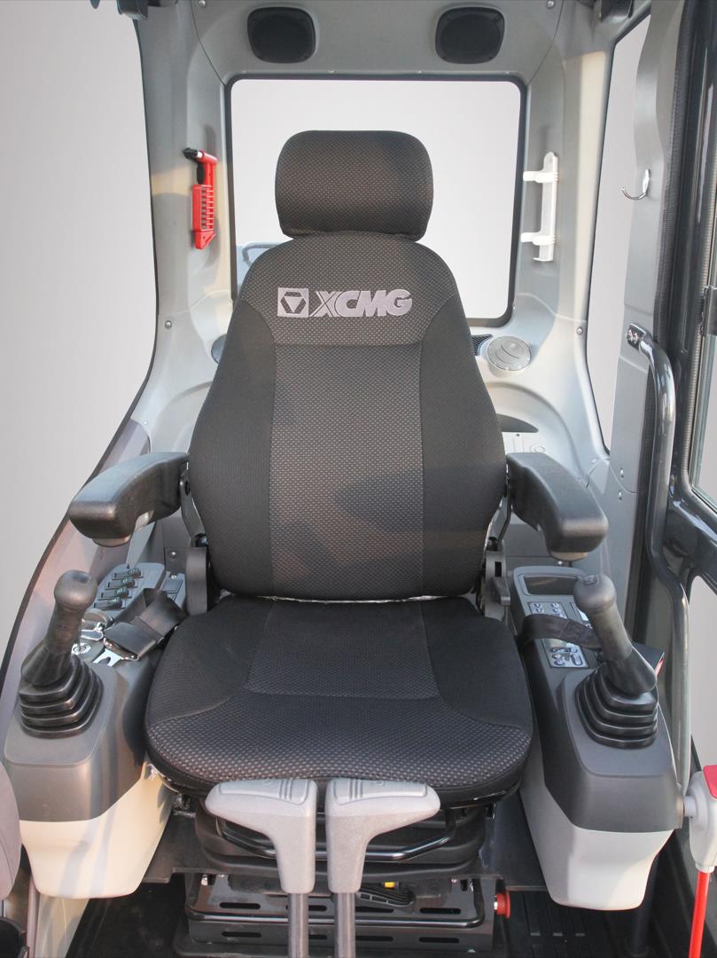 Гусеничный экскаватор XCMG XE270DK