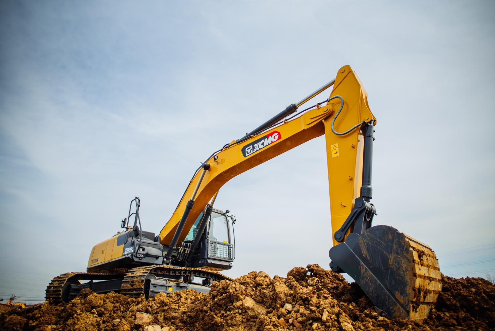 Гусеничный экскаватор XCMG XE270DK
