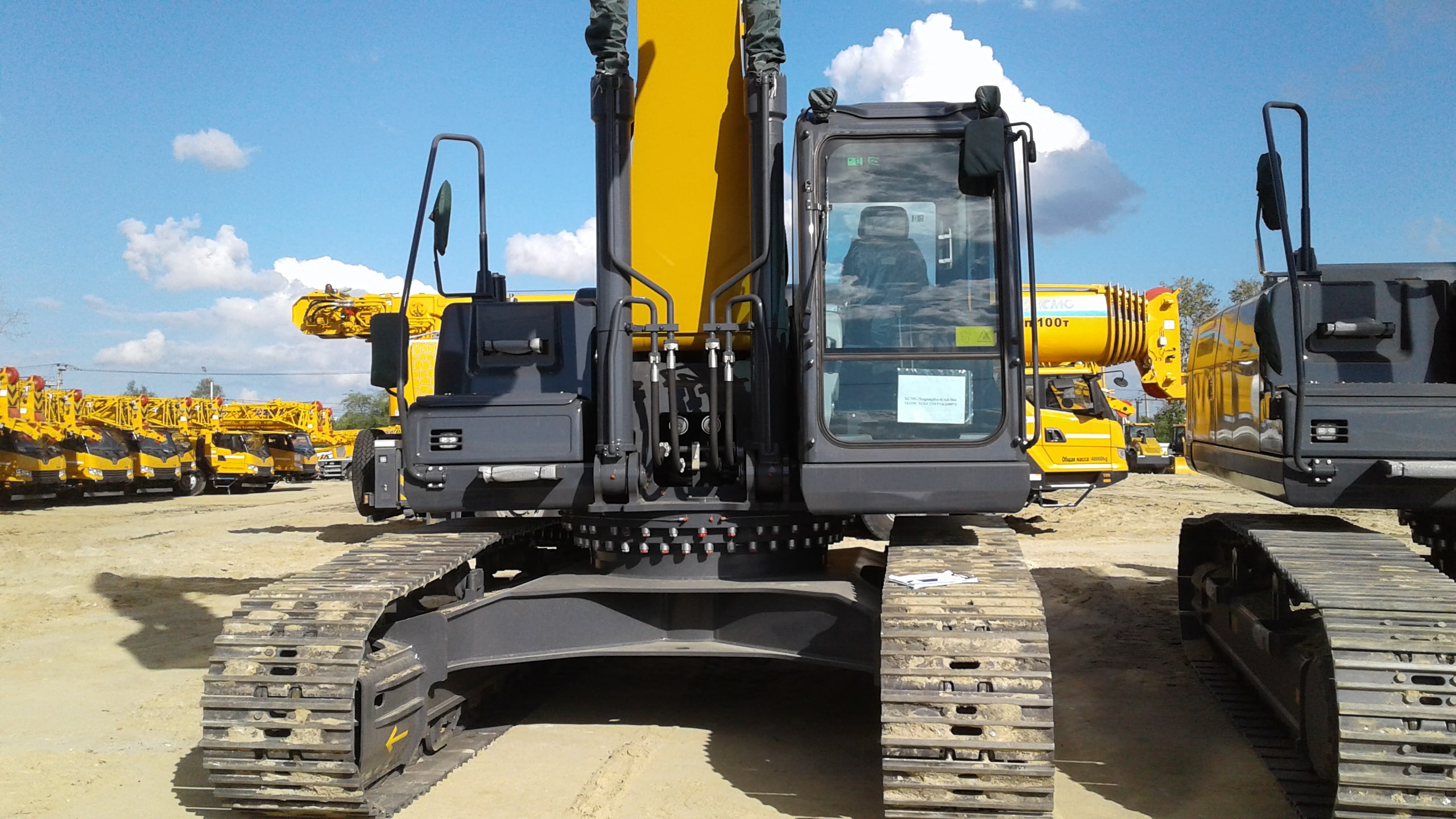 Гусеничный экскаватор XCMG XE335C