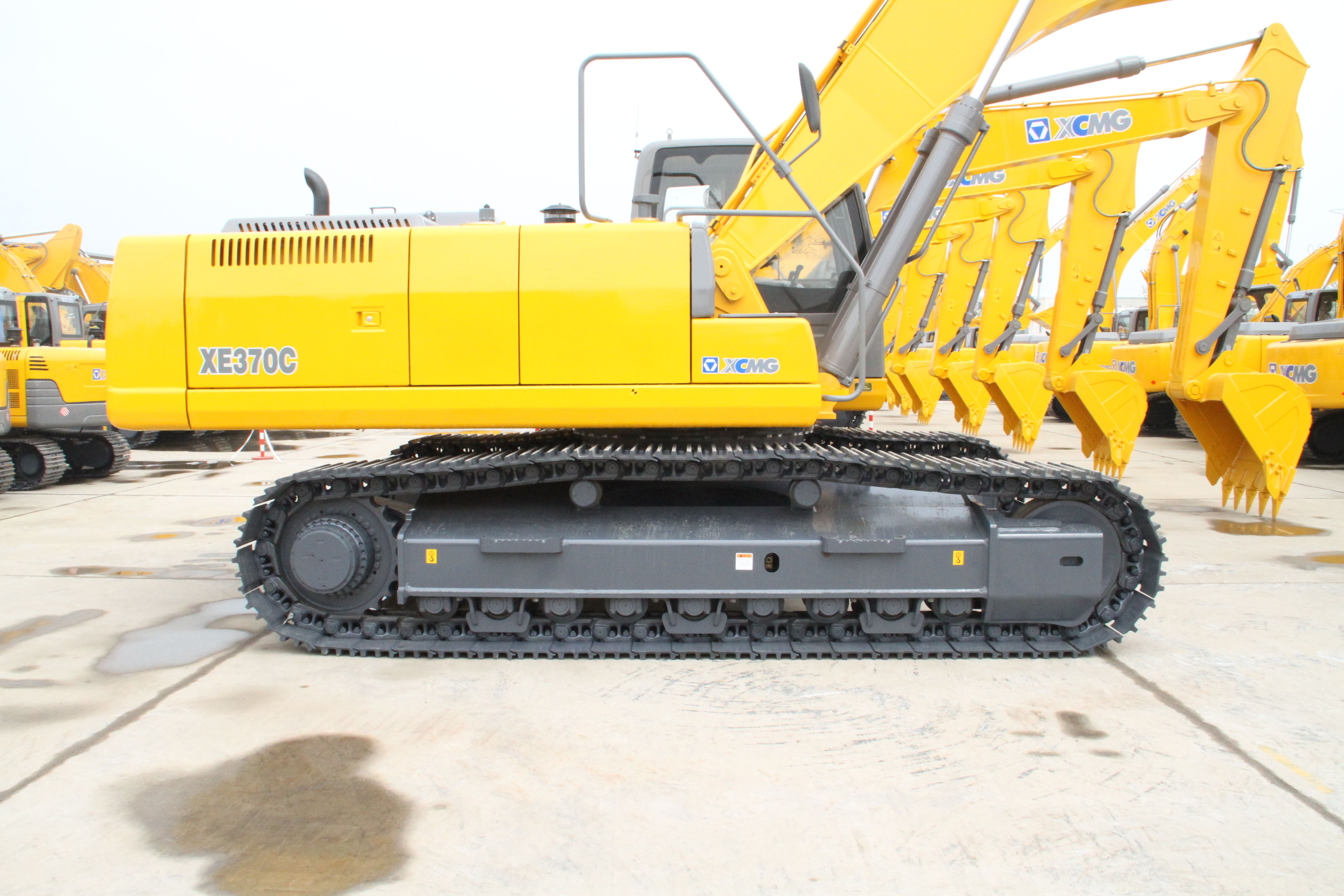 Гусеничный экскаватор XCMG XE370CA