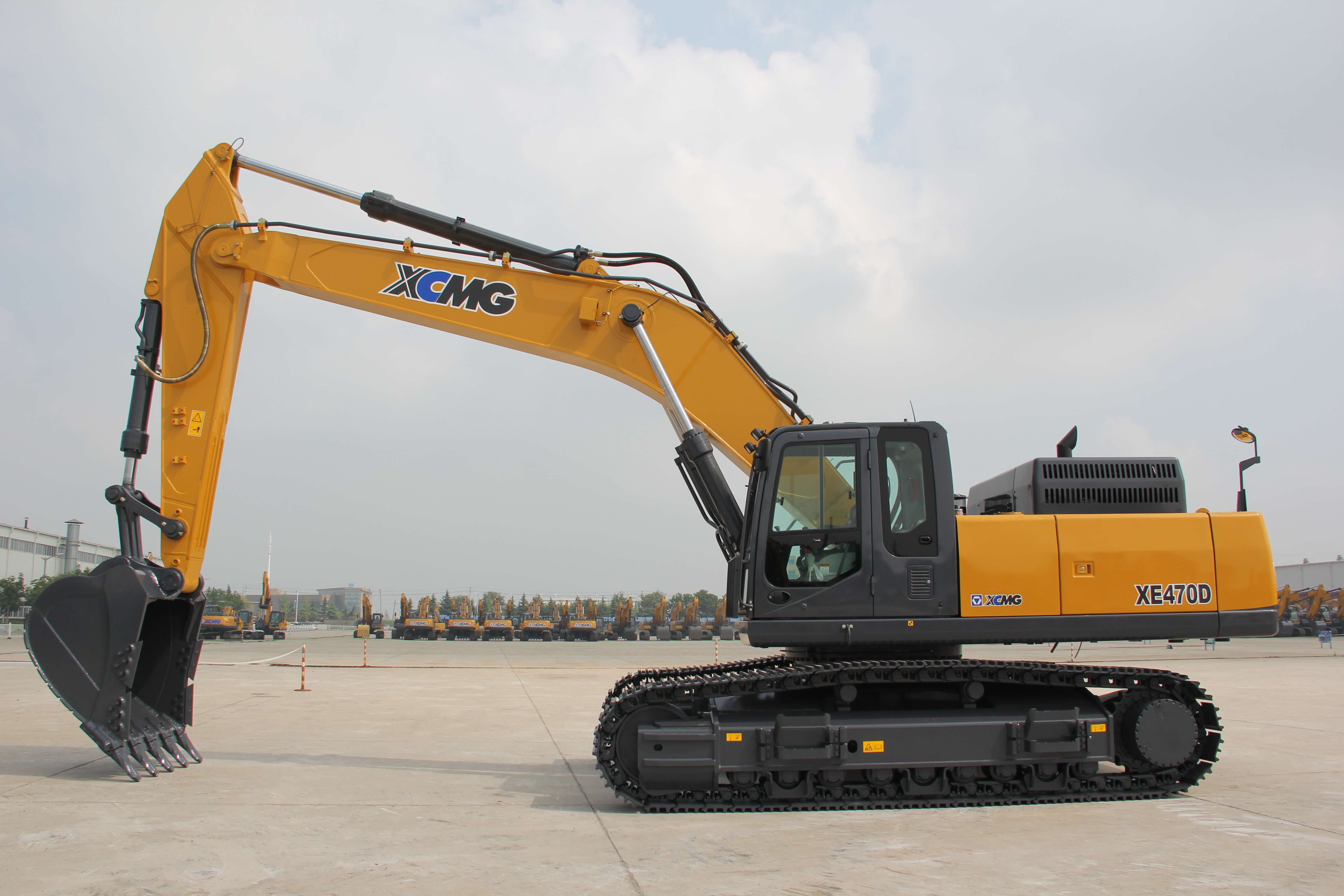 Гусеничный экскаватор XCMG XE470D