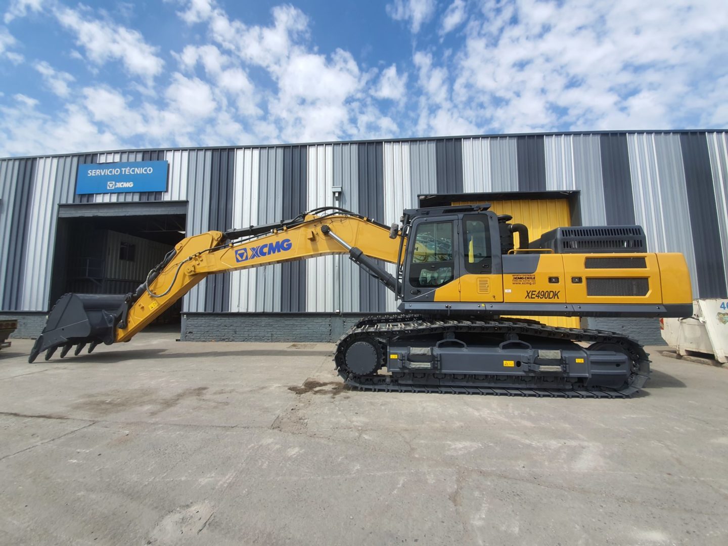 Гусеничный экскаватор XCMG XE490DK