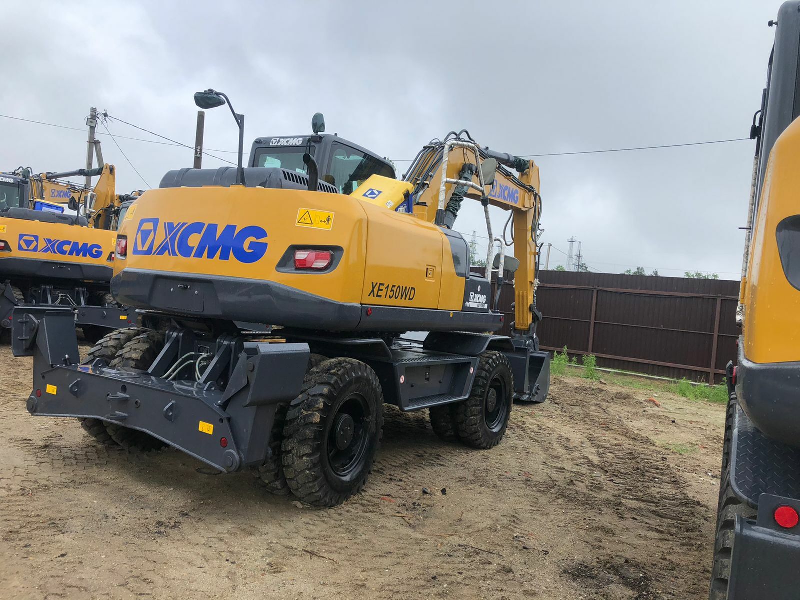 Колесный экскаватор XCMG XE150WD
