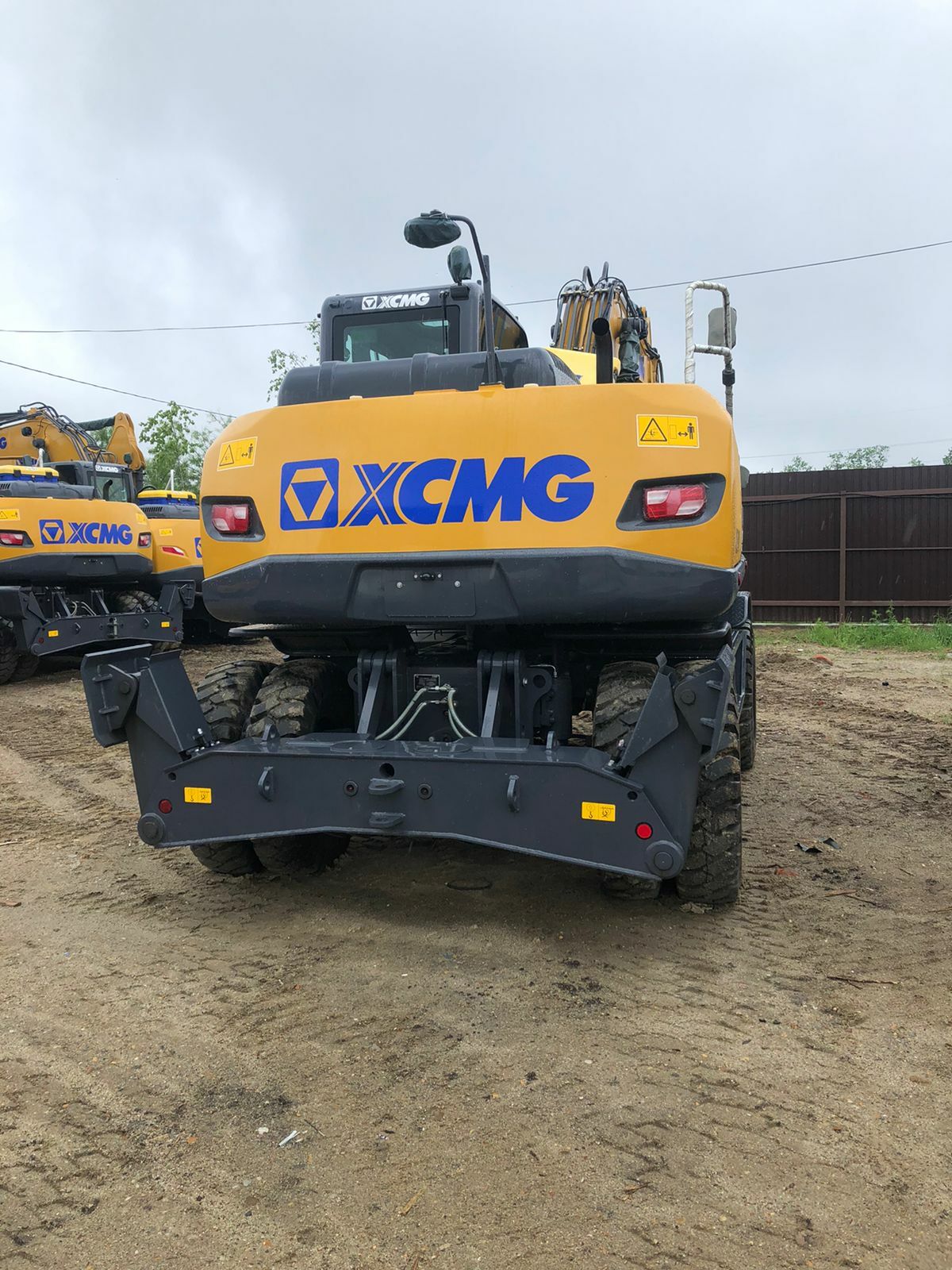 Колесный экскаватор XCMG XE150WD