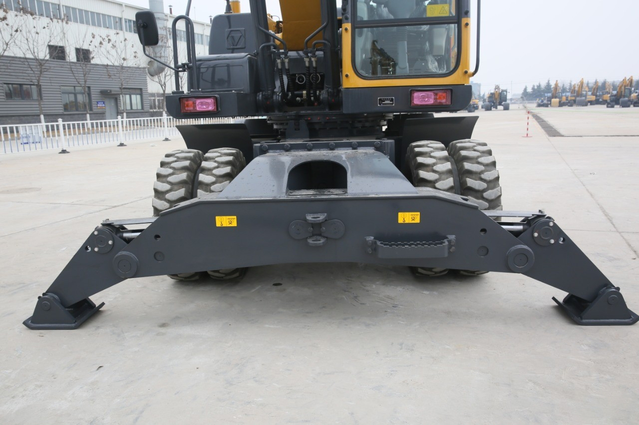 Колесный экскаватор XCMG XE210WD