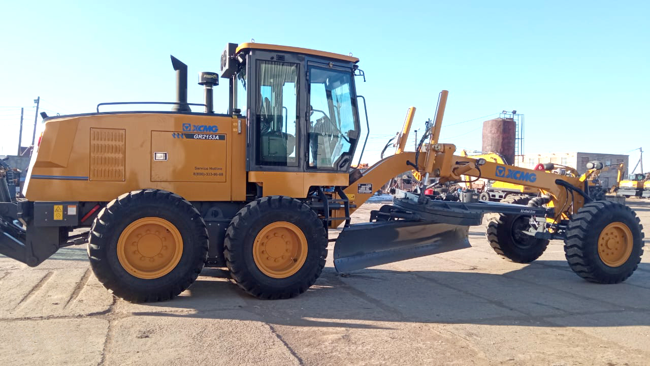Полноприводный грейдер XCMG GR2153A