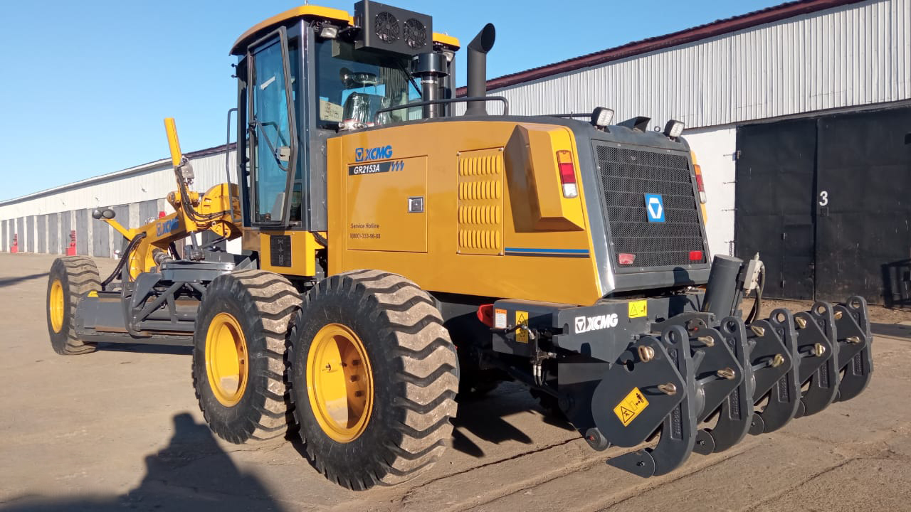 Полноприводный грейдер XCMG GR2153A