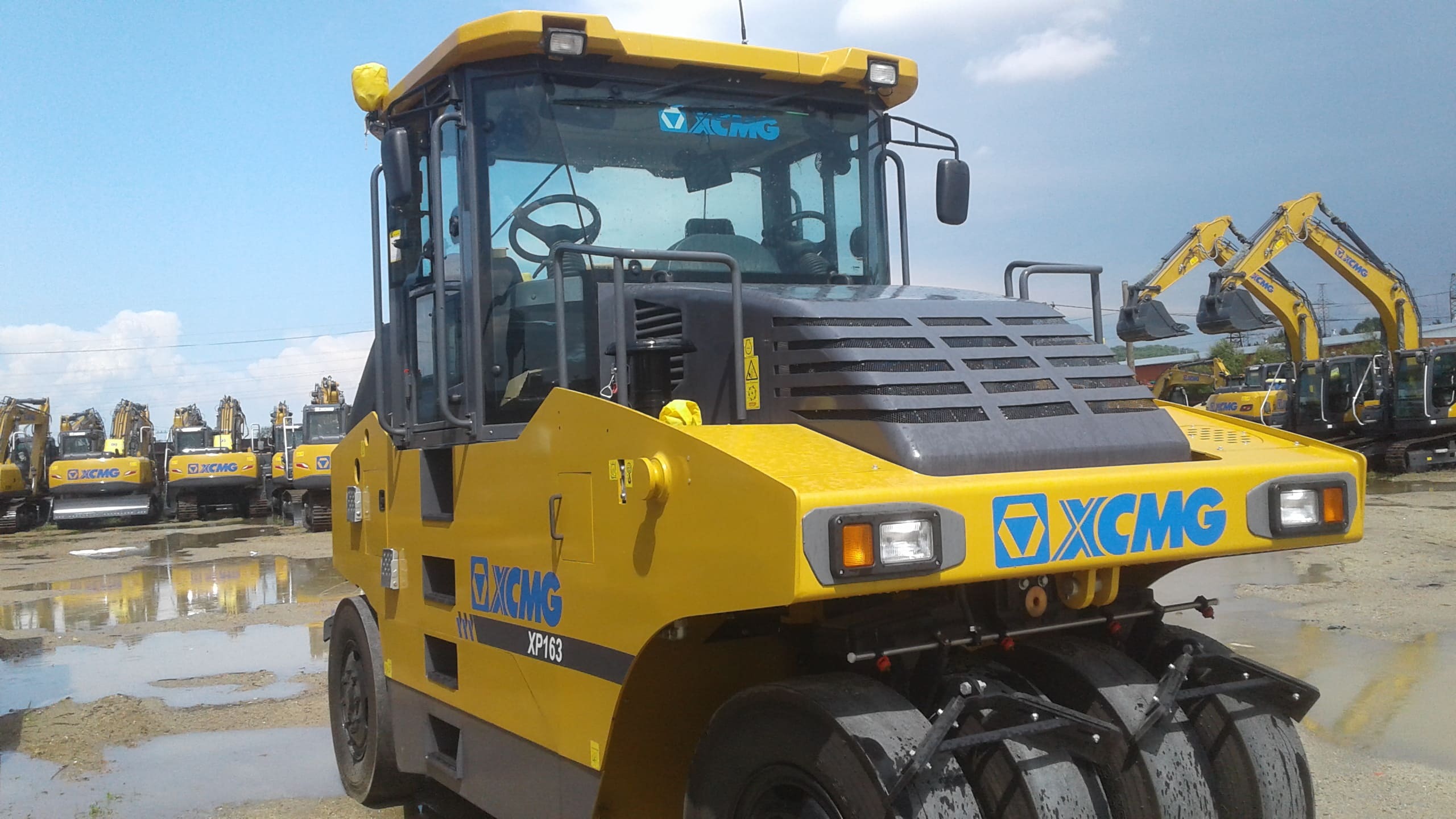 Пневмоколёсный каток XCMG XP163