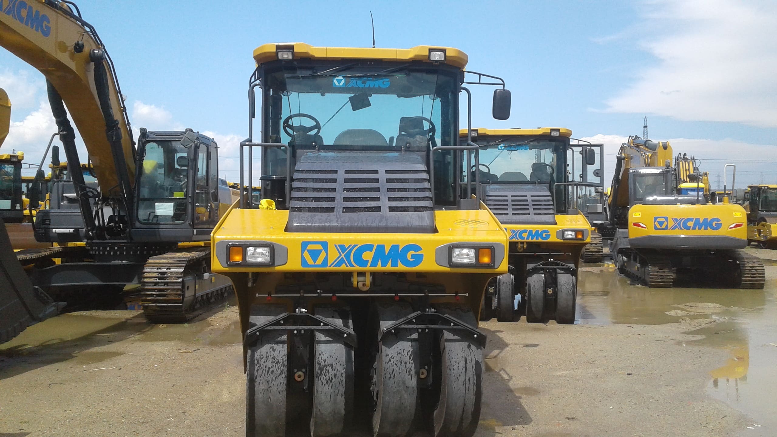 Пневмоколёсный каток XCMG XP163