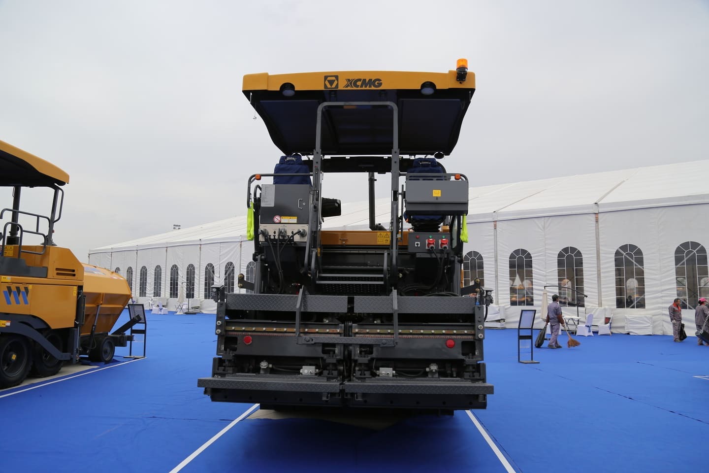 Асфальтоукладчик XCMG RP603