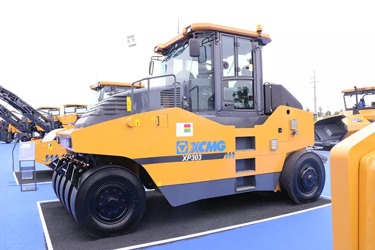 Пневмоколёсный каток XCMG XP303