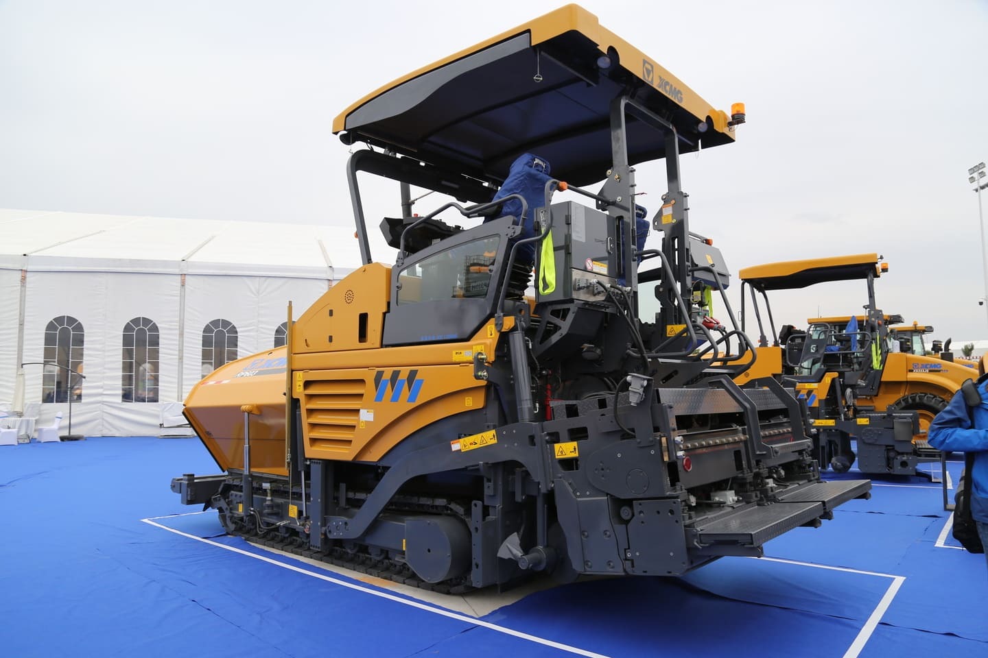 Асфальтоукладчик XCMG RP605